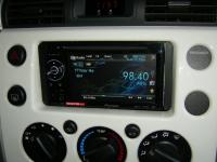 Фотография установки магнитолы Pioneer AVH-1400DVD в Toyota FJ Cruiser