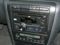 Фотография установки магнитолы JVC KW-R500 в Skoda Octavia (A4)