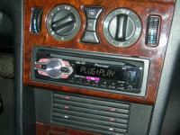 Фотография установки магнитолы Pioneer DEH-1410UB в Mercedes C class