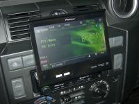 Фотография установки магнитолы Pioneer AVH-P6300BT в Land Rover Defender