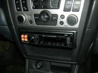 Фотография установки магнитолы Alpine CDE-120RM в Nissan Almera