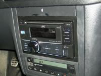 Фотография установки магнитолы JVC KW-R400EE в Volkswagen Golf