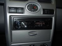 Фотография установки магнитолы Pioneer DVH-3220UB в Lada Priora