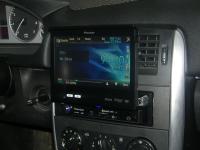 Фотография установки магнитолы Pioneer AVH-P6300BT в Mercedes B class