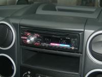 Фотография установки магнитолы Pioneer DEH-1500UBA в Peugeot Partner II