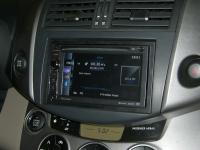 Фотография установки магнитолы Pioneer AVIC-F940BT в Toyota RAV4.3