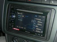 Фотография установки магнитолы Pioneer AVH-1400DVD в Volkswagen Polo V