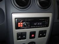 Фотография установки магнитолы Alpine CDE-111RM в Renault Logan
