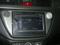 Фотография установки магнитолы Pioneer AVIC-F940BT в Mitsubishi Lancer