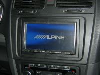 Фотография установки магнитолы Alpine INA-W910R в Volkswagen Golf