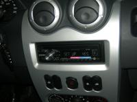 Фотография установки магнитолы Pioneer DEH-1500UBG в Renault Logan