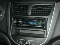 Фотография установки магнитолы Pioneer DEH-80PRS в Hyundai Solaris