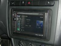 Фотография установки магнитолы Pioneer AVIC-F940BT в Volkswagen Polo V