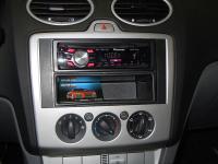 Фотография установки магнитолы Pioneer DEH-2300UB в Ford Focus 2