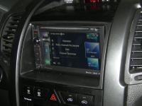 Фотография установки магнитолы Pioneer AVIC-F940BT в KIA Sorento II (XM)