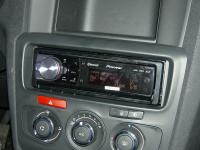 Фотография установки магнитолы Pioneer DEH-8400BT в Citroen C4