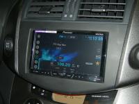 Фотография установки магнитолы Pioneer AVH-X4500DVD в Toyota RAV4.3