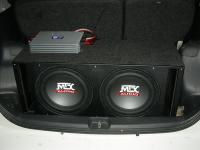 Установка сабвуфера MTX RT12-04x2 vented box в Toyota bB