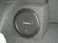 Установка сабвуфера Rockford Fosgate R1S412 box в Skoda Octavia (A5)