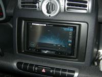 Фотография установки магнитолы Pioneer AVH-P8400BT в Smart Fortwo