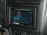 Фотография установки магнитолы Pioneer AVH-X1500DVD в Volkswagen Polo V