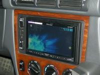 Фотография установки магнитолы Pioneer AVH-X4500DVD в Mercedes ML (W163)