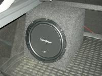 Установка сабвуфера Rockford Fosgate R1S412 box в Ford Focus 2