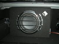 Установка сабвуфера Rockford Fosgate P3L-S10 в Opel Insignia