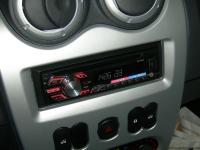 Фотография установки магнитолы Pioneer DEH-1500UBA в Renault Sandero