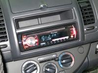 Фотография установки магнитолы Pioneer DEH-X3500UI в Nissan Note