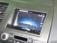 Фотография установки магнитолы Pioneer AVH-P8400BT в Honda Civic 4D