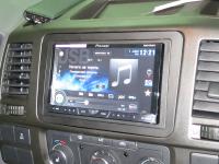 Фотография установки магнитолы Pioneer AVH-X4500DVD в Volkswagen Transporter T5