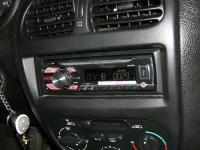 Фотография установки магнитолы Pioneer DEH-4500BT в Peugeot 206