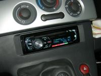 Фотография установки магнитолы Pioneer DEH-X7500SD в Renault Kangoo