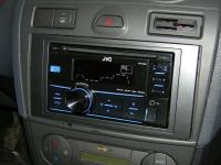 Фотография установки магнитолы JVC KW-R400EE в Ford Fiesta