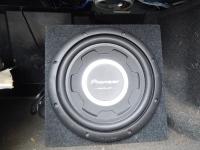 Установка сабвуфера Pioneer TS-SW3001S4 в Mercedes C class