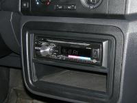 Фотография установки магнитолы Pioneer DEH-1500UBG в Skoda Fabia