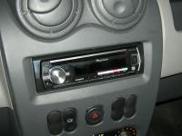 Фотография установки магнитолы Pioneer DEH-X5500BT в Renault Logan