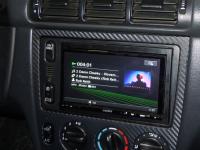 Фотография установки магнитолы Sony XAV-E60 в Mercedes ML (W163)