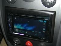 Фотография установки магнитолы Pioneer AVH-X2500BT в Renault Megane 2