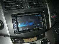 Фотография установки магнитолы Pioneer AVH-X2500BT в Toyota RAV4.3