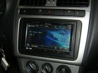 Фотография установки магнитолы Pioneer AVH-P4300DVD в Volkswagen Polo V