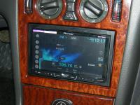 Фотография установки магнитолы Pioneer AVH-X4500DVD в Mercedes E class