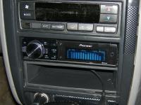 Фотография установки магнитолы Pioneer DEH-80PRS в Subaru Forester (SF)