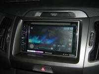 Фотография установки магнитолы Pioneer AVH-X2500BT в KIA Sportage III (SL)