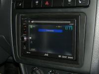 Фотография установки магнитолы JVC KW-AV61BTEE в Volkswagen Polo V