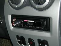 Фотография установки магнитолы Pioneer DEH-1600UBA в Renault Logan