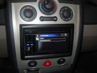 Фотография установки магнитолы Pioneer AVH-P3200BT в Renault Megane 2