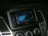 Фотография установки магнитолы Pioneer AVH-160DVD в Mitsubishi Pajero Sport