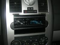 Фотография установки магнитолы Pioneer DEH-80PRS в Chrysler 300C